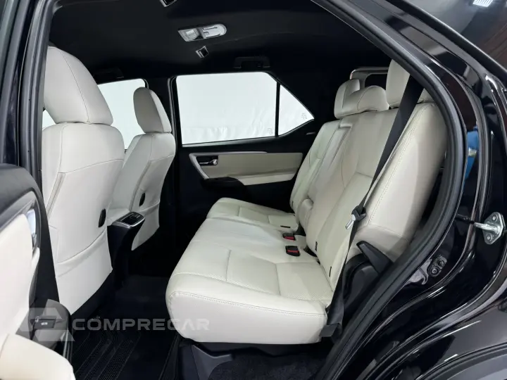 HILUX SW4 2.8 SRX Diamond 4X4 7 Lugares 16V Turbo Intercoole