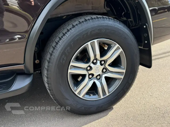 HILUX SW4 2.7 SRV 7 Lugares 4X2 16V