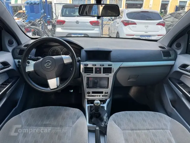 VECTRA SEDAN - 2.0 MPFI ELEGANCE 8V 4P MANUAL