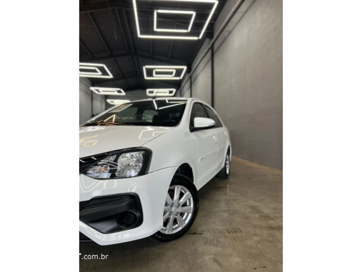 ETIOS 1.5 X PLUS SEDAN 16V FLEX 4P AUTOMÁTICO