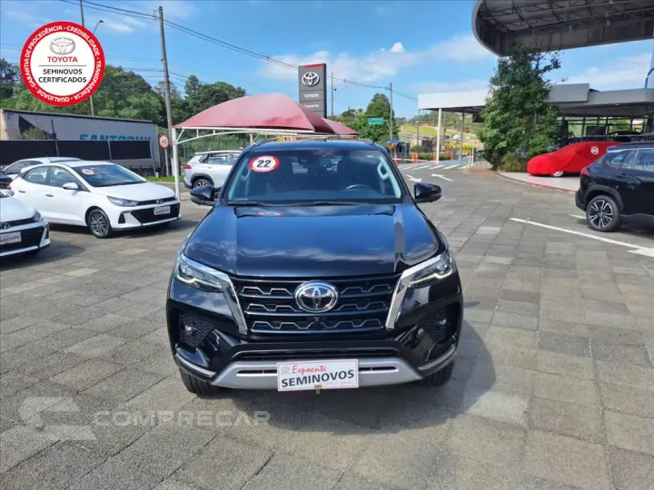 HILUX SW4 2.8 D-4D TURBO DIESEL SRX 7L 4X4 AUTOMÁ
