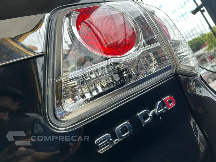 Hilux SW4 SRV D4-D 4x4 3.0 TDI Dies. Aut