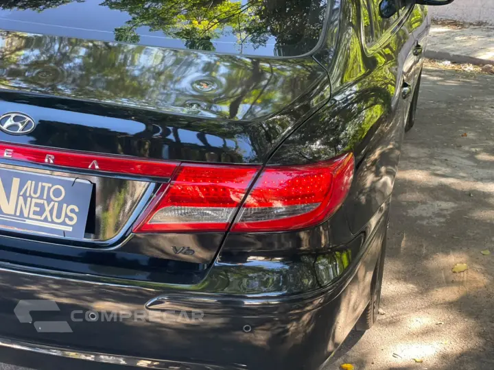 AZERA 3.3 MPFI GLS Sedan V6 24V