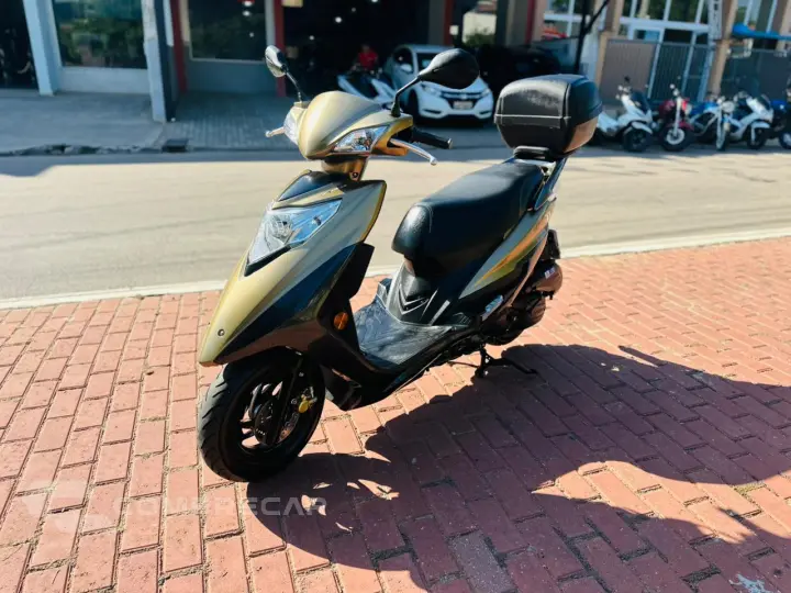 LINDY 125