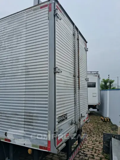 EXPRESS 4X2 COM BAÚ 4,5M