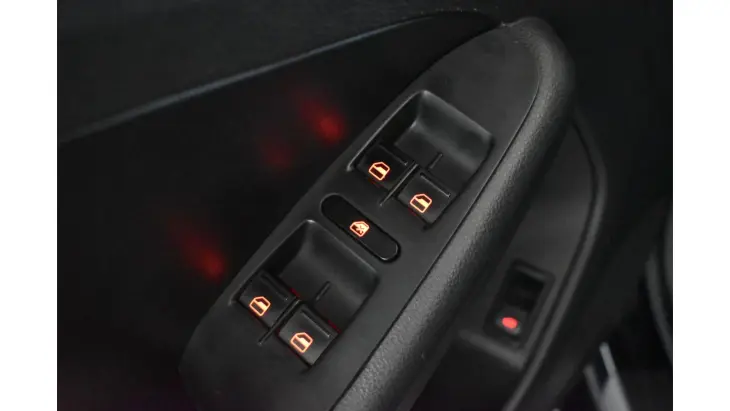 JETTA - 2.0 COMFORTLINE 4P MANUAL