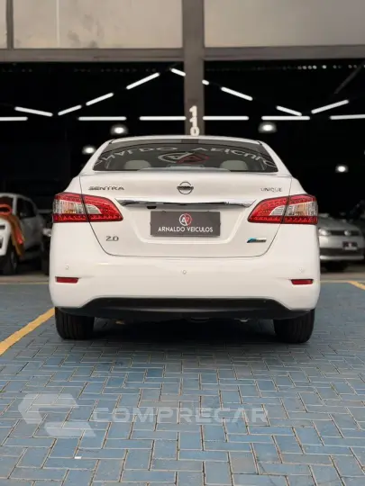 Sentra UNIQUE 2.0 Flex Fuel 16V Aut.