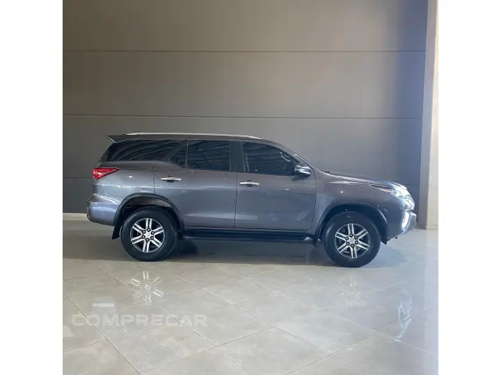 HILUX SW4 2.7 SRV 7 LUGARES 4X2 16V FLEX 4P AUTOMÁTICO