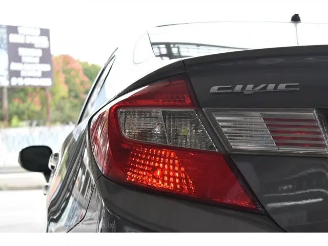 CIVIC - 1.8 EXS 16V 4P AUTOMÁTICO