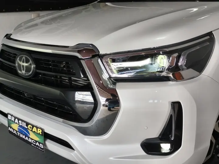 HILUX 2.8 D-4D TURBO DIESEL CD SRX 4X4 AUTOMÁTICO