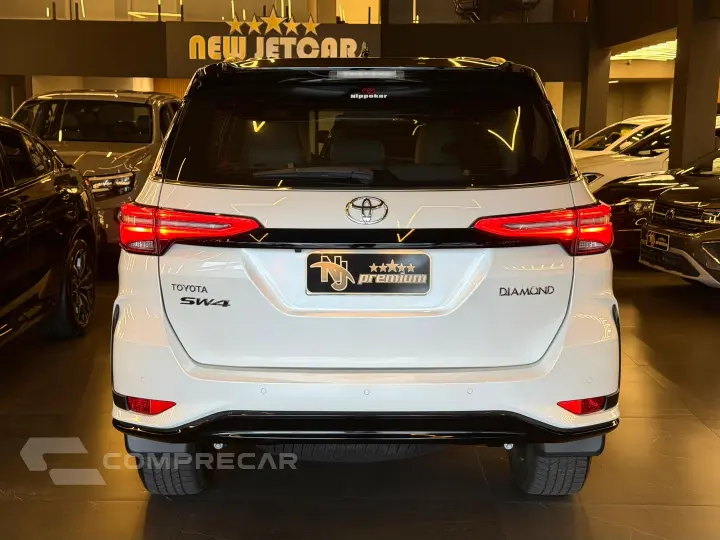 HILUX SW4 2.8 D-4D TURBO DIESEL DIAMOND 7L 4X4 AUTOMÁTICO