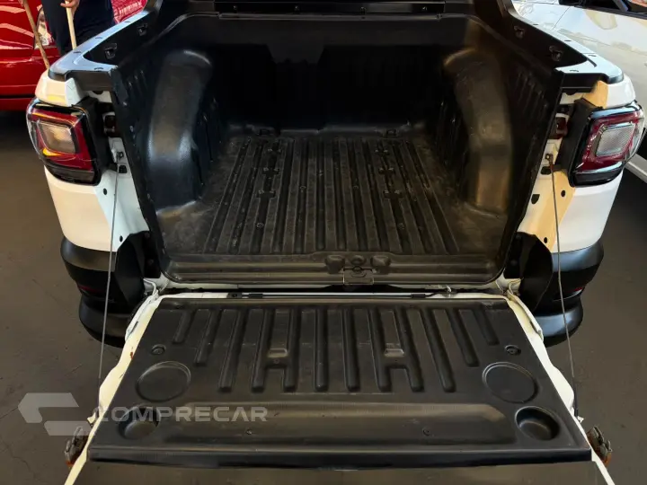 Strada Freedom 1.3 Flex 8V CD