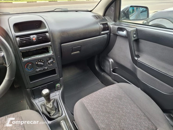 ASTRA 1.8 MPFI Comfort Sedan 8V