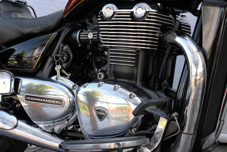 TRIUMPH THUNDERBIRD COMMANDER ABS