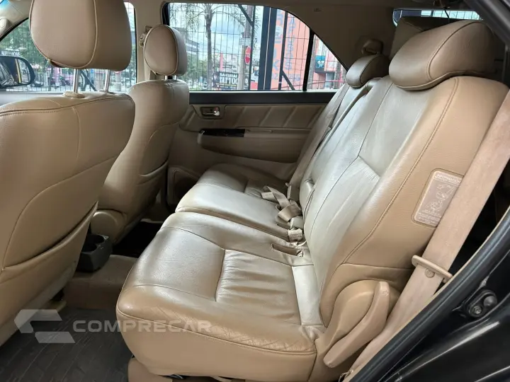 Hilux SW4 SRV D4-D 4x4 3.0 TDI Dies. Aut