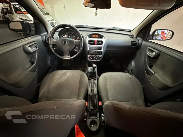 CORSA 1.4 MPFI Premium Sedan 8V