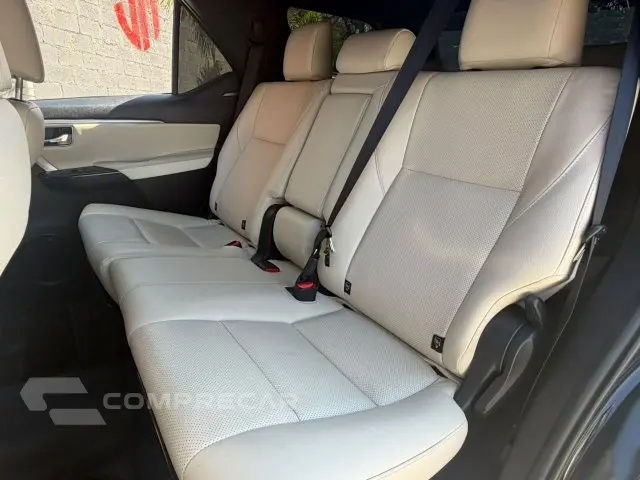 HILUX SW4 - 2.8 D-4D TURBO DIAMOND 7L 4X4 AUTOMÁTICO