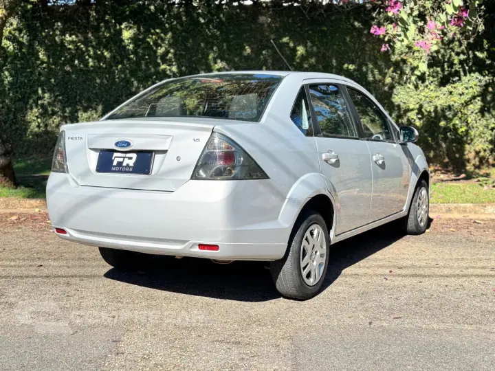 FIESTA 1.6 Rocam SE Sedan 8V