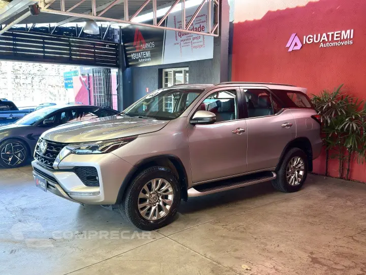HILUX SW4 2.8 D-4D TURBO DIESEL SRX 7L 4X4 AUTOMÁTICO