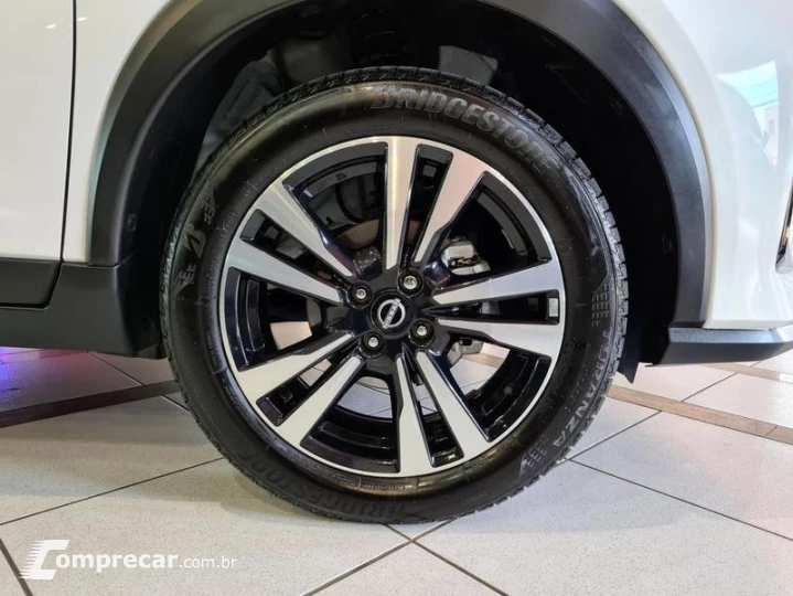 KICKS ADVANCE CVT