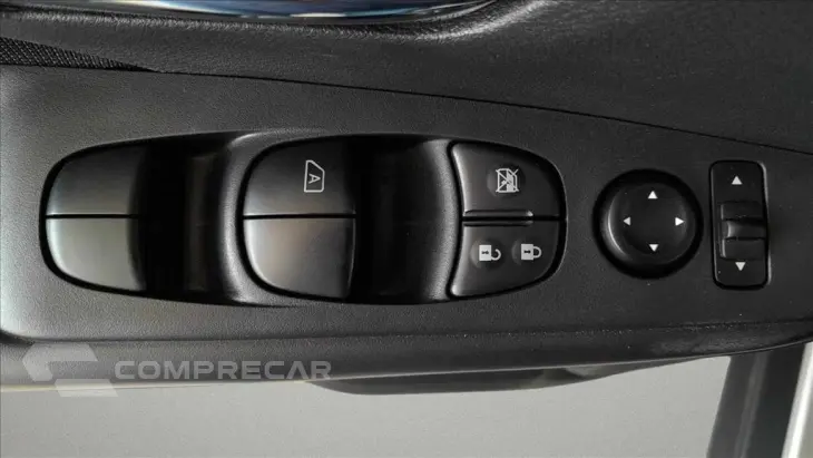 KICKS PLAY 1.6 16V FLEXSTART SENSE XTRONIC