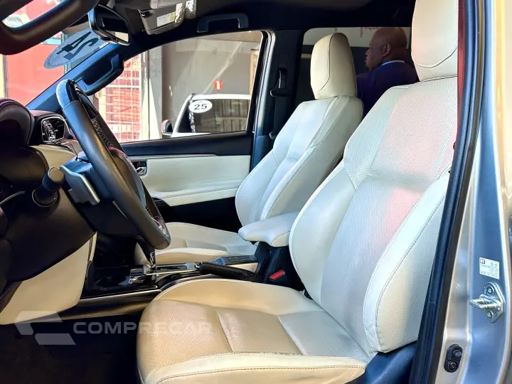 HILUX SW4 2.8 D-4D TURBO DIESEL DIAMOND 7L 4X4 AUTOMÁTICO