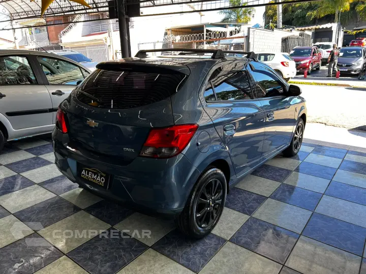 ONIX 1.0 MPFI Seleção 8V