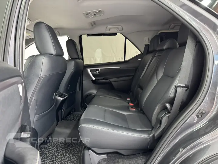 HILUX SW4 2.8 D-4d Turbo SRX 7L 4X4