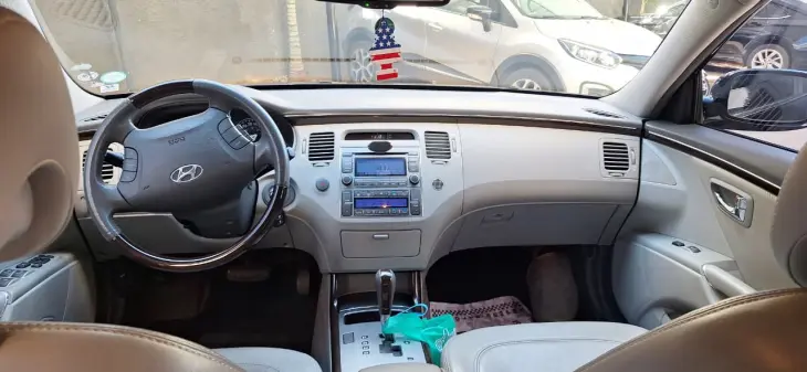 AZERA 3.3 MPFI GLS Sedan V6 24V