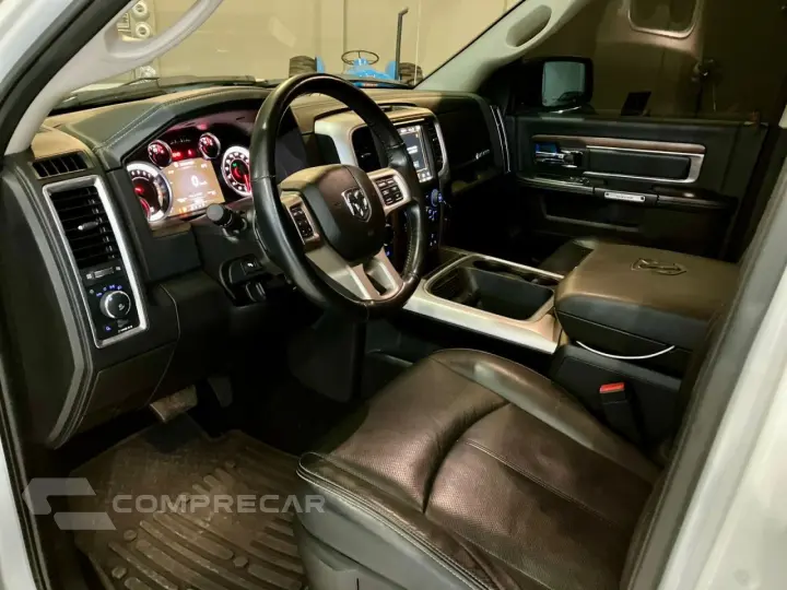 1500 5.7 V8 CLASSIC LARAMIE CABINE DUPLA 4X4 AUTOMÁTICO