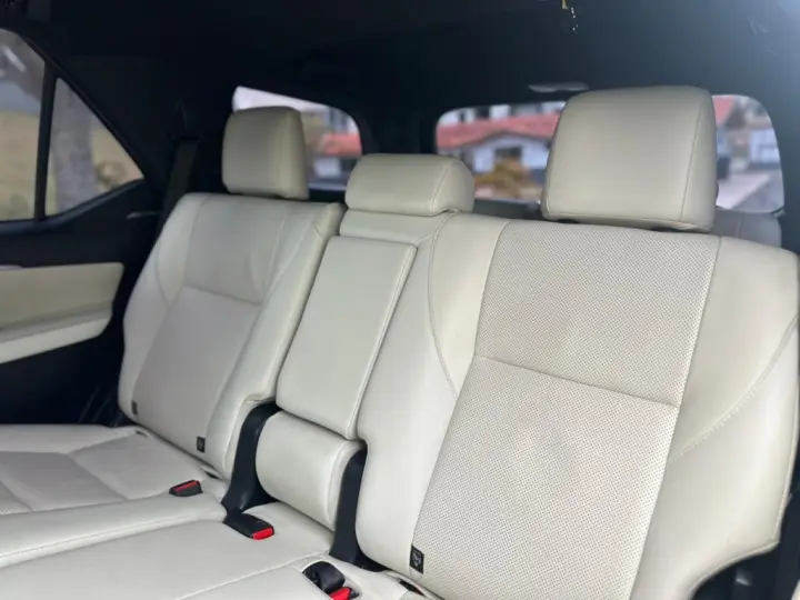 HILUX SW4 2.8 D-4D TURBO DIESEL DIAMOND 7L 4X4 AUTOMÁTICO