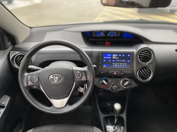 ETIOS 1.5 X PLUS SEDAN 16V FLEX 4P AUTOMÁTICO