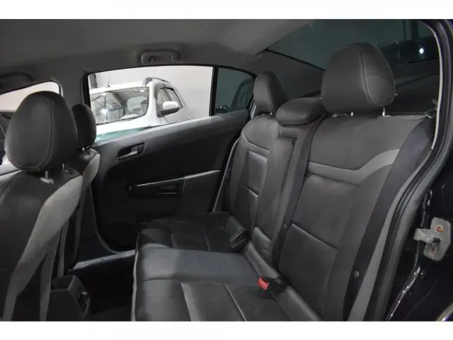 VECTRA SEDAN - 2.0 MPFI ELEGANCE 8V 4P MANUAL