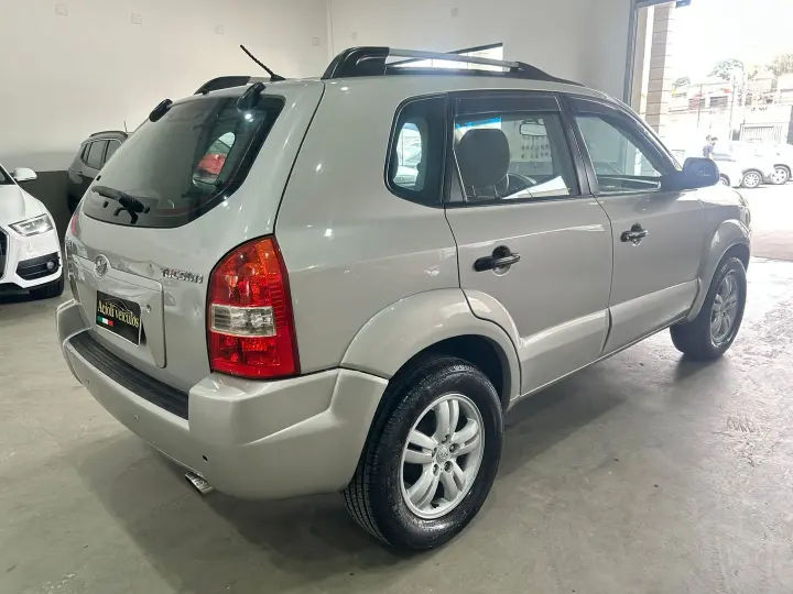 Tucson 2.0 Mpfi Gl 16V 142Cv 2Wd Gasolina 4P Automático