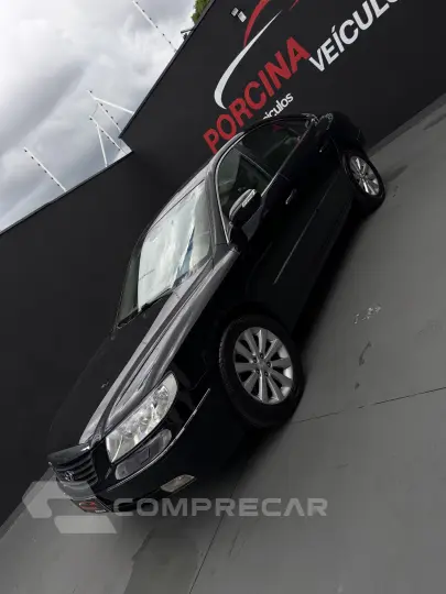 AZERA 3.3 MPFI GLS Sedan V6 24V