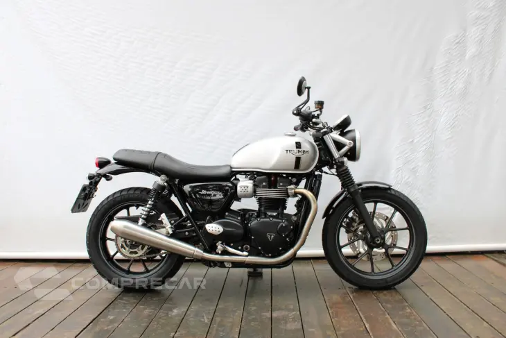 TRIUMPH STREET TWIN