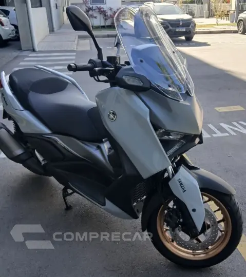 XMAX 300