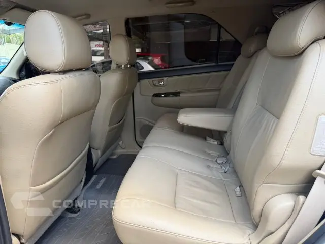 HILUX SW4 - 3.0 SRV 4X4 7 LUGARES 16V TURBO INTERCOOLER 4P A