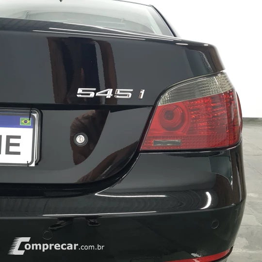 545I 4.4 Sedan V8 32V