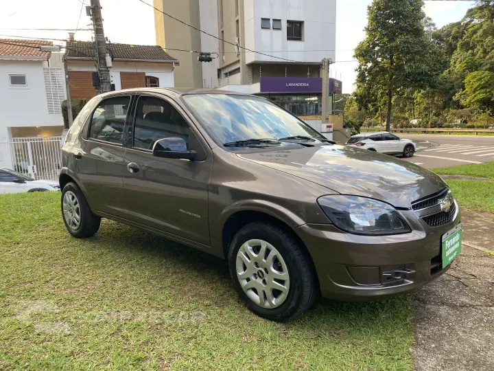 CELTA 1.0 MPFI Advantage 8V
