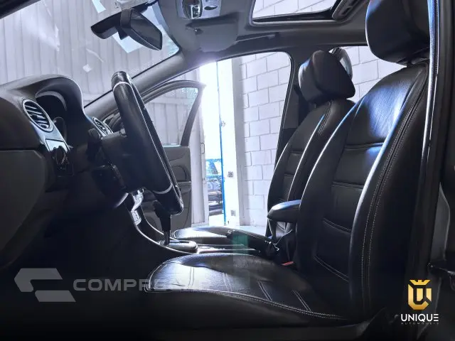 FOCUS HATCH - 2.0 TITANIUM HATCH 16V 4P AUTOMÁTICO