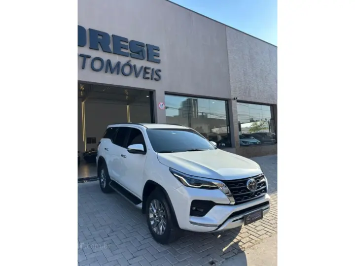 HILUX SW4 2.8 D-4D TURBO DIESEL SRX 7L 4X4 AUTOMÁTICO