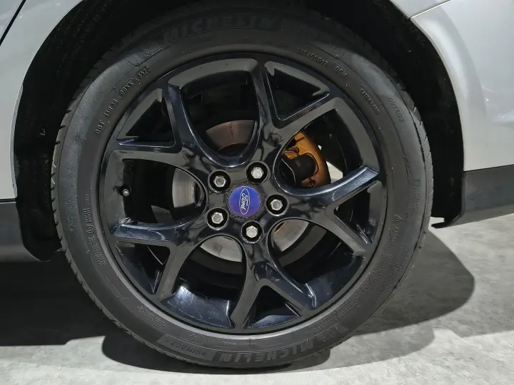 FOCUS 2.0 Titanium Sedan 16V