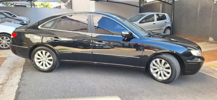 AZERA 3.3 MPFI GLS Sedan V6 24V