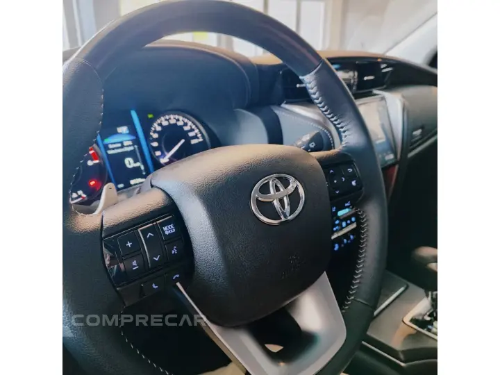 HILUX SW4 2.8 D-4D TURBO DIESEL SRX PLATINUM 7L 4X4 AUTOMÁTI