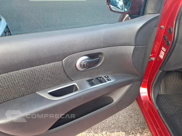 Livina 1.8 S 16V Flex 4P Automático