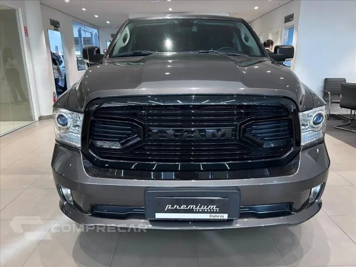 CLASSIC 5.7 V8 GASOLINA LARAMIE NIGHT EDITION CD