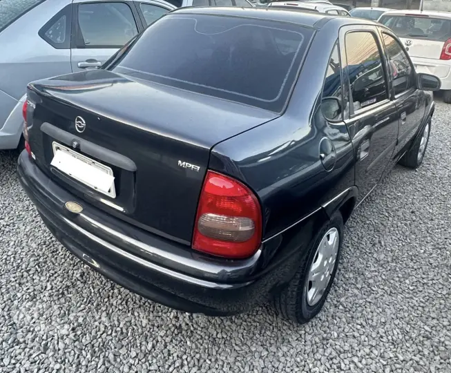 Corsa Sedan 1.0 4P WIND
