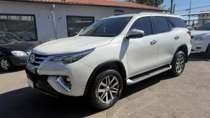 Hilux SW4 2.8 4P SRX 4X4 7 LUGARES TURBO DIESEL AUTOMÁTICO