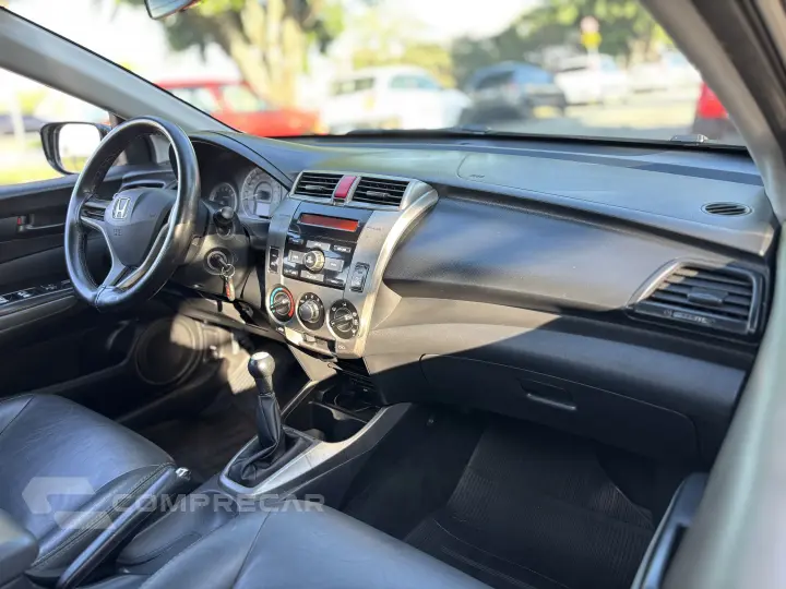 CITY 1.5 LX Sedan 16V